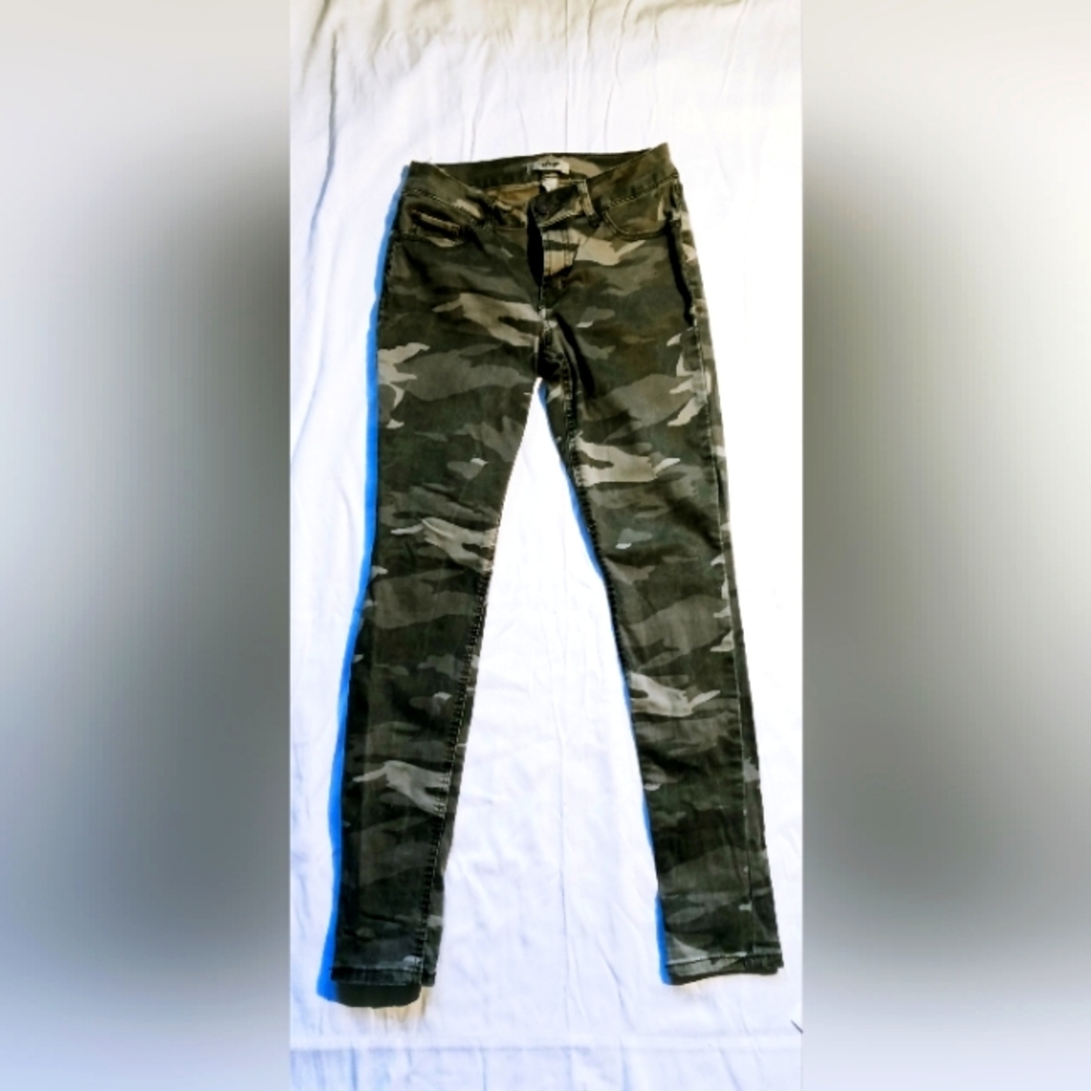 Refuge camo skinny stretch jeans size 4